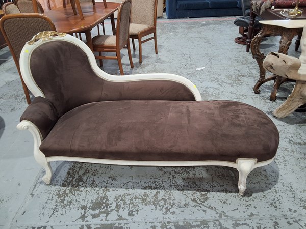 Lot 159 - CHAISE LOUNGE