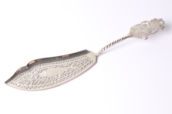 Lot 1063 - FISH SLICE