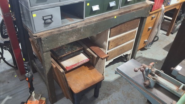 Lot 263 - WORKBENCH AND DRAWERS