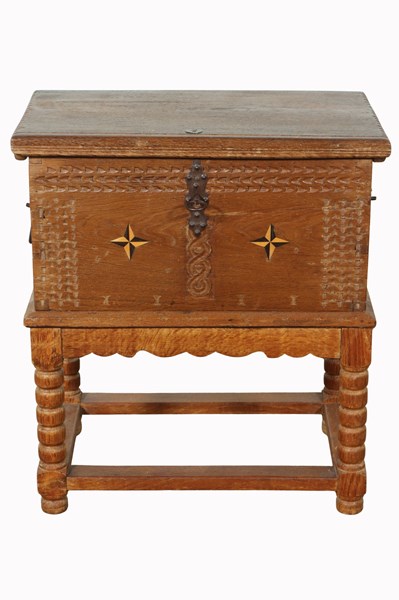 Lot 44 - OAK CHEST