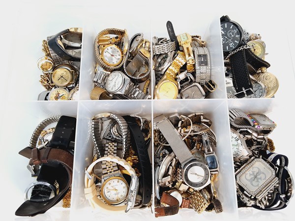 Lot 1037 - WATCHES