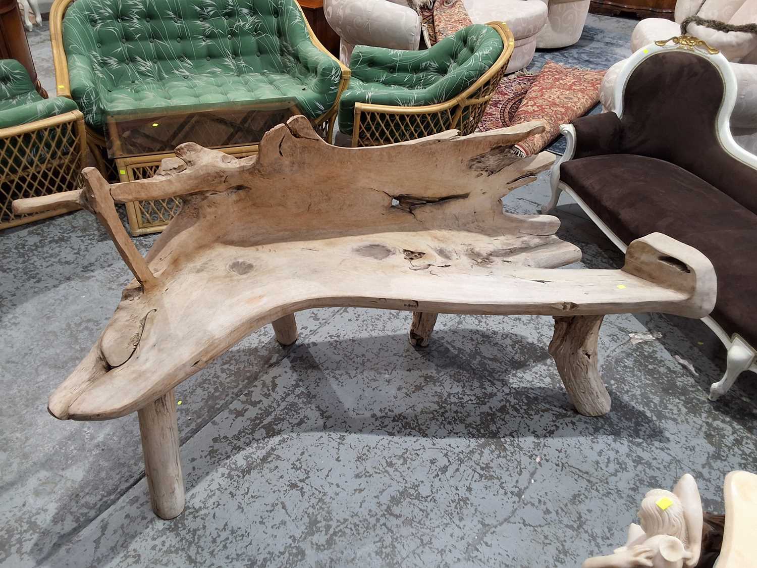 Lot 256 - GARDEN BENCH