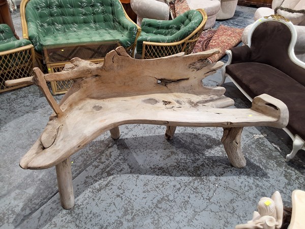 Lot 256 - GARDEN BENCH