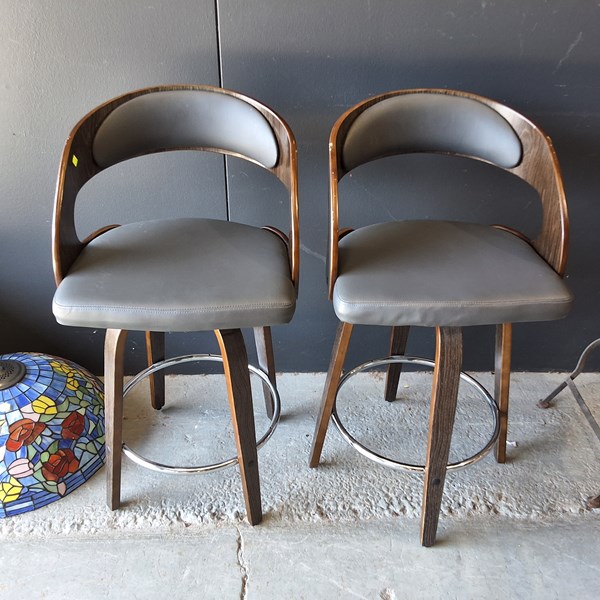 Lot 369 - BARSTOOLS