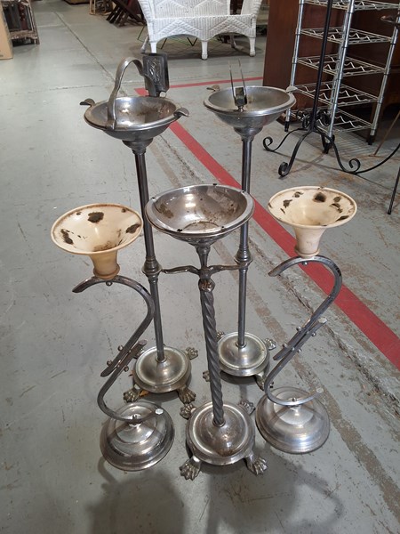 Lot 264 - SMOKERS STAND