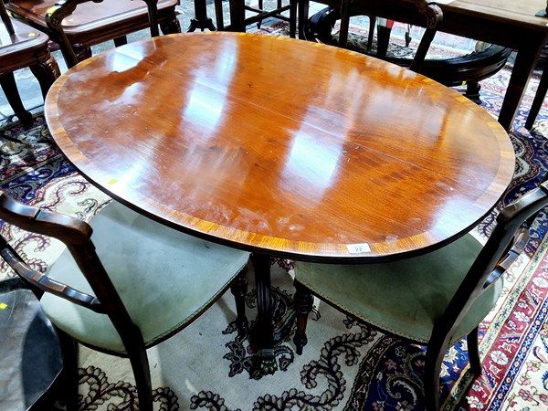 Lot 21 - SALON TABLE