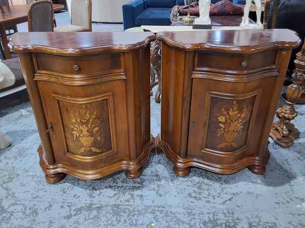 Lot 157 - CABINETS