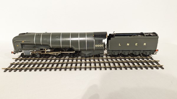 Lot 133 - HORNBY TRAIN