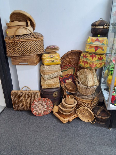 Lot 1404 - BASKETS & TRAYS