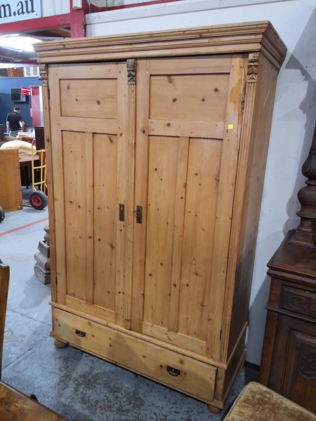 Lot 213 - ARMOIRE