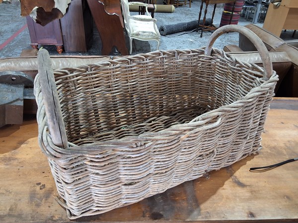 Lot 204 - BAKERS BASKET