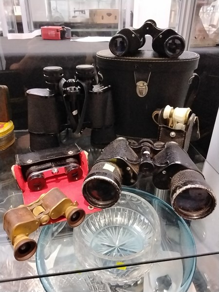 Lot 1166 - BINOCULARS