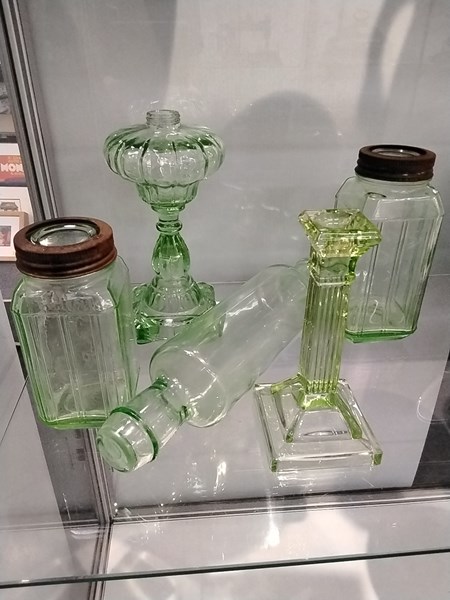 Lot 1329 - DEPRESSION GLASS