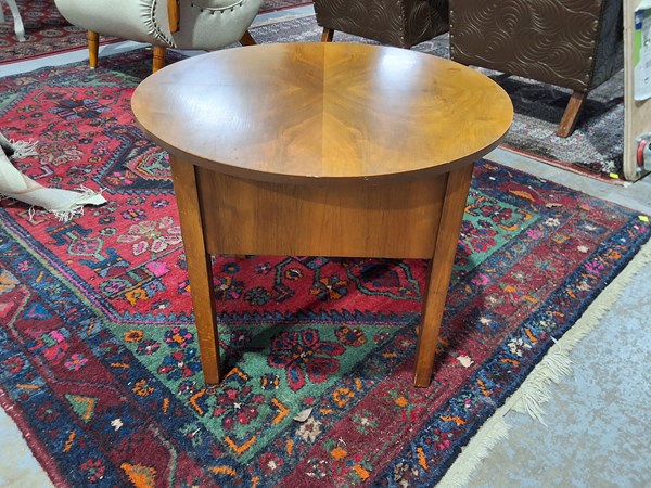Lot 385 - SEWING TABLE