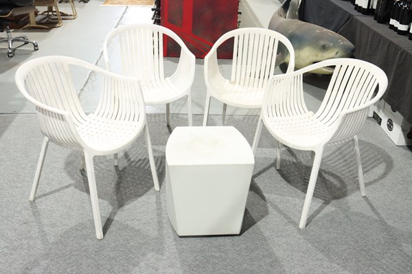 Lot 324 - OUTDOOR FURNITURE