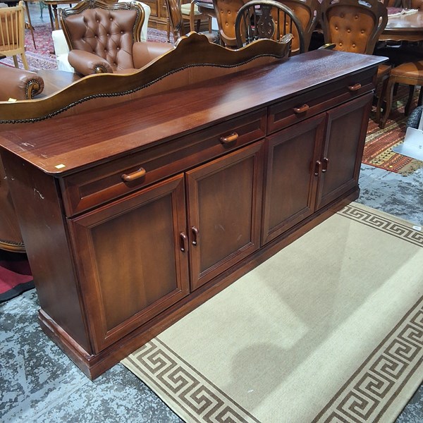 Lot 314 - BUFFET