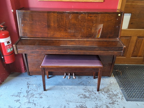 Lot 49 - PIANO