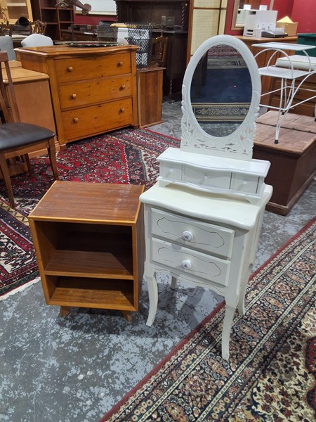 Lot 194 - BEDSIDES AND MIRROR