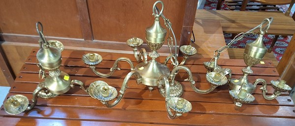Lot 406 - HANGING LIGHTS