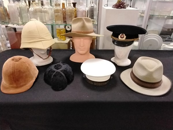 Lot 1259 - HATS