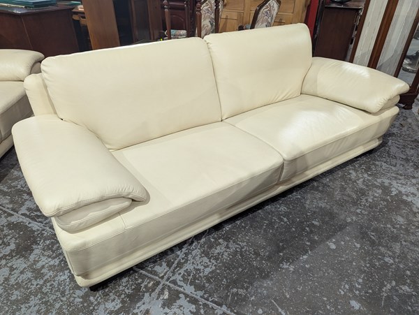Lot 202 - LOUNGE