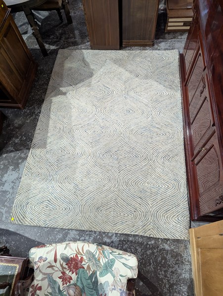 Lot 211 - RUG