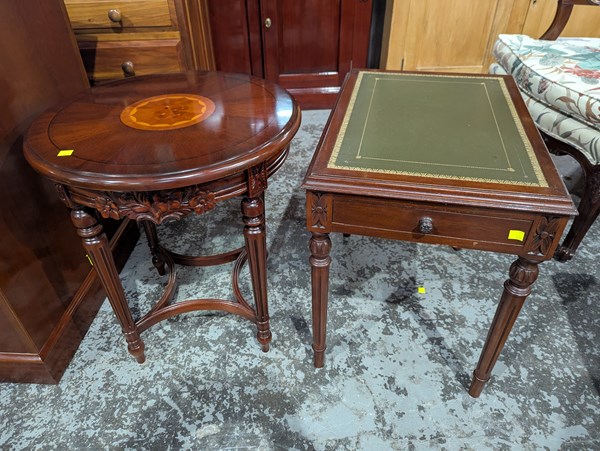 Lot 216 - LAMP TABLES