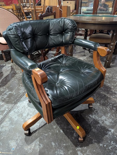 Lot 212 - OFFICE CHAIR