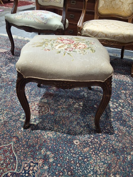 Lot 85 - FOOTSTOOL