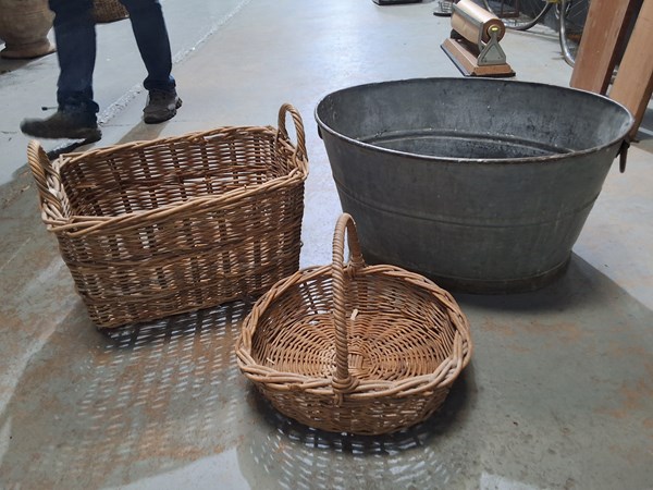 Lot 300 - TUB AND BASKETS