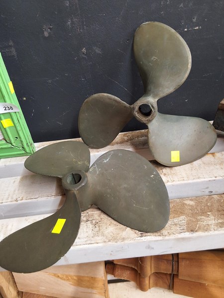 Lot 277 - PROPELLERS