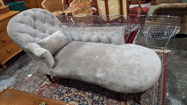 Lot 222 - CHAISE LOUNGE