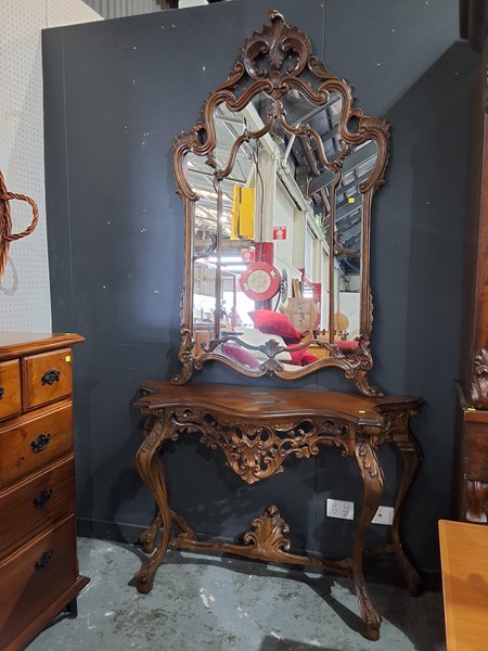 Lot 139 - CONSOLE TABLE