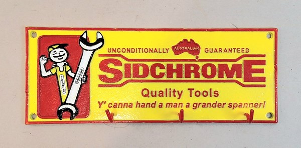 Lot 1216 - WALL HOOKS