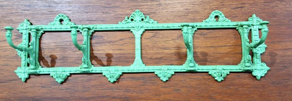 Lot 196 - WALL HOOKS