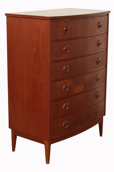 Lot 156 - TALLBOY CHEST OF DRAWERS