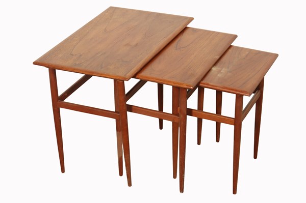 Lot 66 - NEST OF TABLES