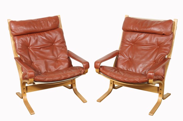 Lot 42 - PAIR OF SIESTA CHAIRS