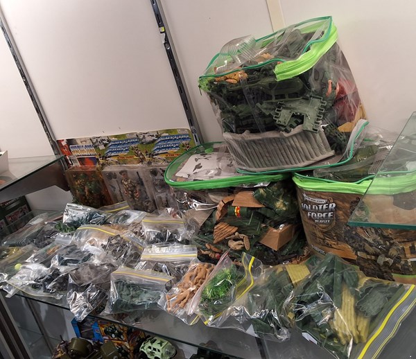 Lot 1489 - TOY SOLDIERS