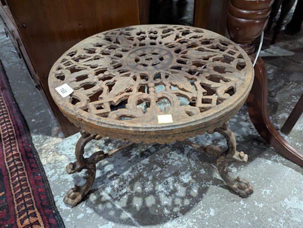 Lot 160 - TABLE
