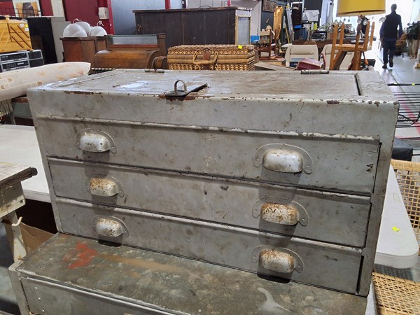 Lot 293 - TOOL CHEST