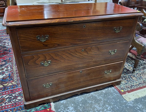 Lot 98 - CHEST OF DRAWERS