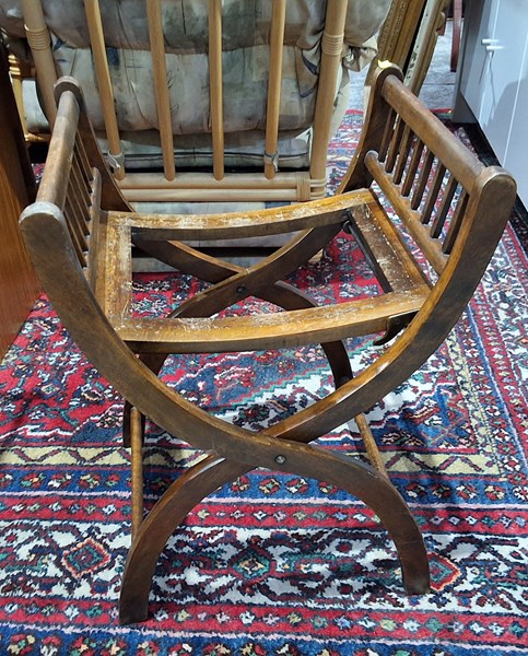 Lot 184 - FOLDING CHAIR