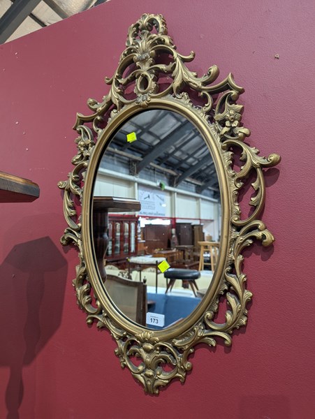 Lot 173 - WALL MIRROR