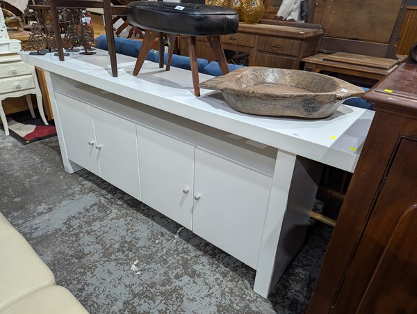 Lot 197 - SIDEBOARD