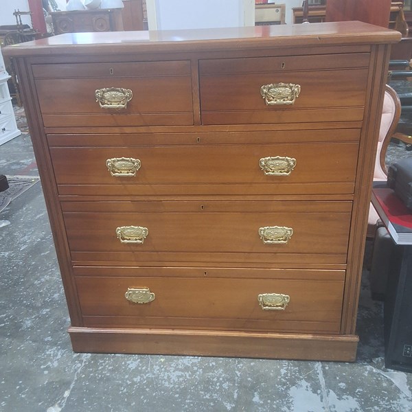 Lot 429 - CHEST OF DRAWERS