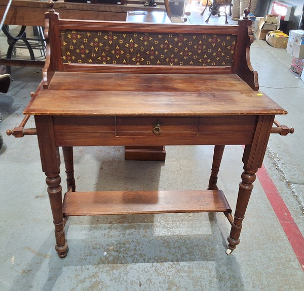 Lot 209 - WASH STAND