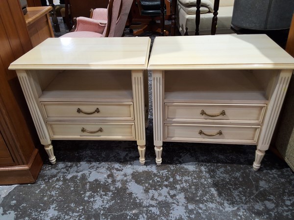 Lot 427 - BEDSIDE CABINETS