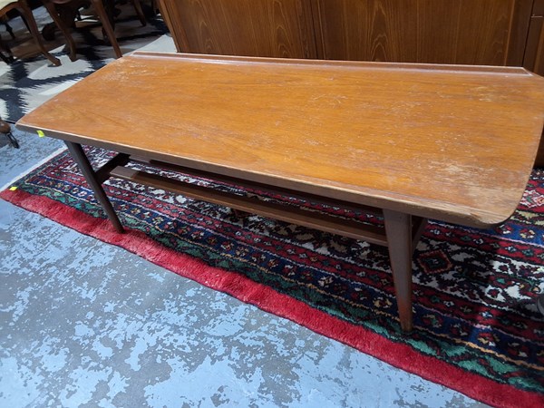 Lot 394 - COFFEE TABLE