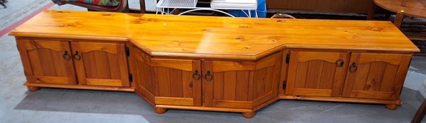 Lot 252 - ENTERTAINMENT UNIT